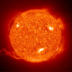 Zobrazit zvětšenou fotografii Slunce vysílá záření po silné erupci
