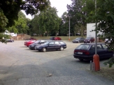 Parkoviště v centru Rakovníka v havarijním stavu
