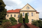 Obec Skryje vyhrála soud o pozemky bývalé školy