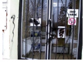 Neznámý vandal zaútočil sprejem na městský majetek